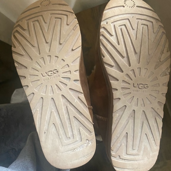 Girls Uggs - Picture 6 of 6